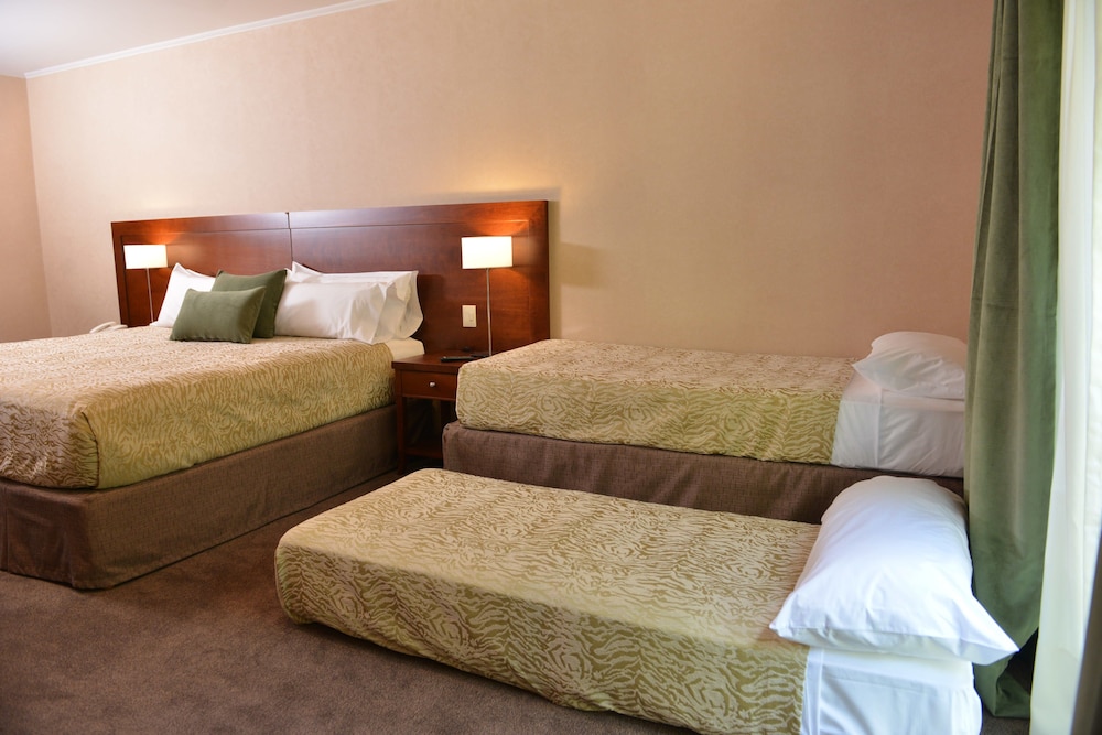 Triple Room thumbnail 5