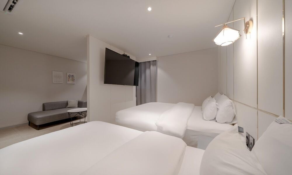 Suite - Photo 7