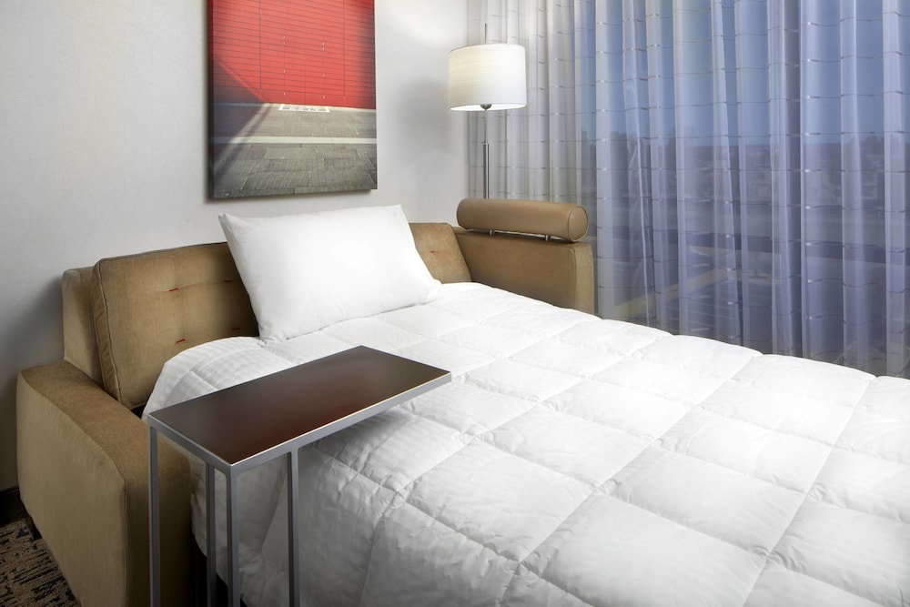 Studio, 1 King Bed with Sofa bed (Mobility/Hearing Accessible, Tub) photo 2