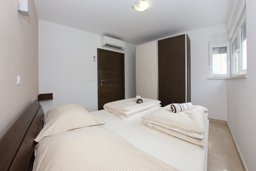 Panoramic Apartment, 1 Bedroom, Pool Access, Beachside