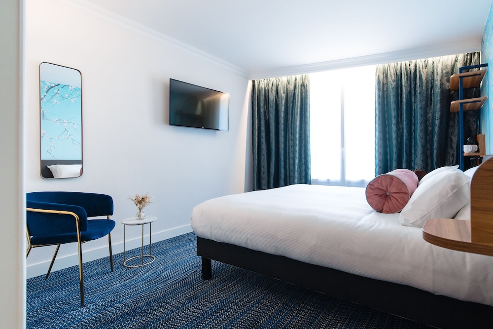 Executive Triple Room (Eiffel Tower view)
