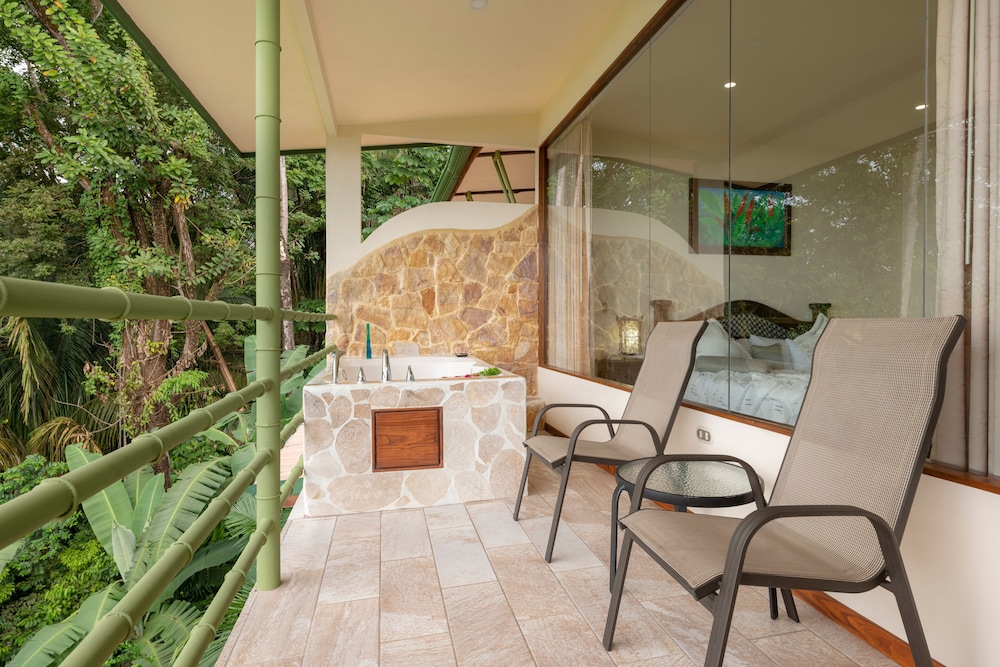 Deluxe Comfort Suite with Ocean View - Photo 3