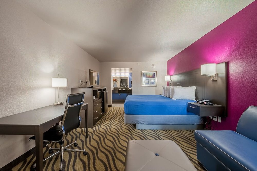 Standard Room, 1 King Bed