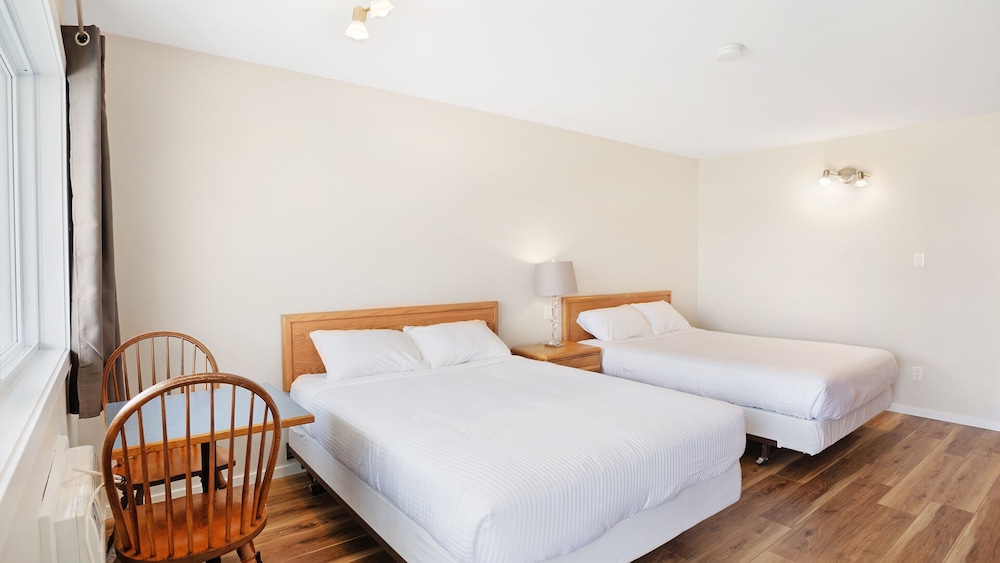 Standard Room, 2 Queen Beds photo 2