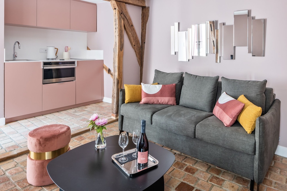 Deluxe Suite, Ensuite, Courtyard View (Rosé de Saignée) photo 3