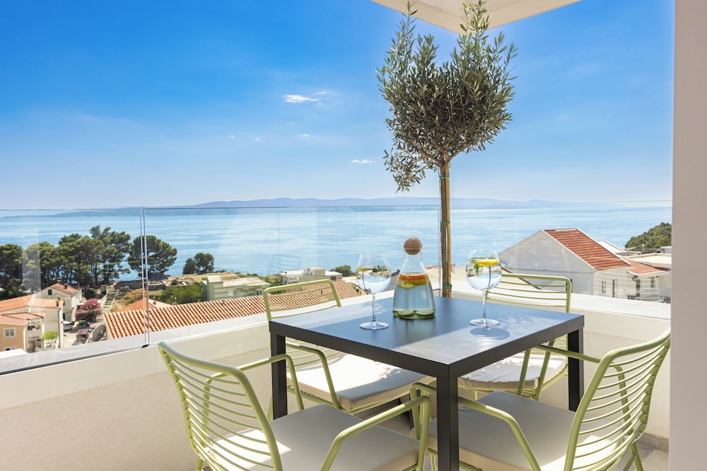 Elite Apartment, Balcony photo 3