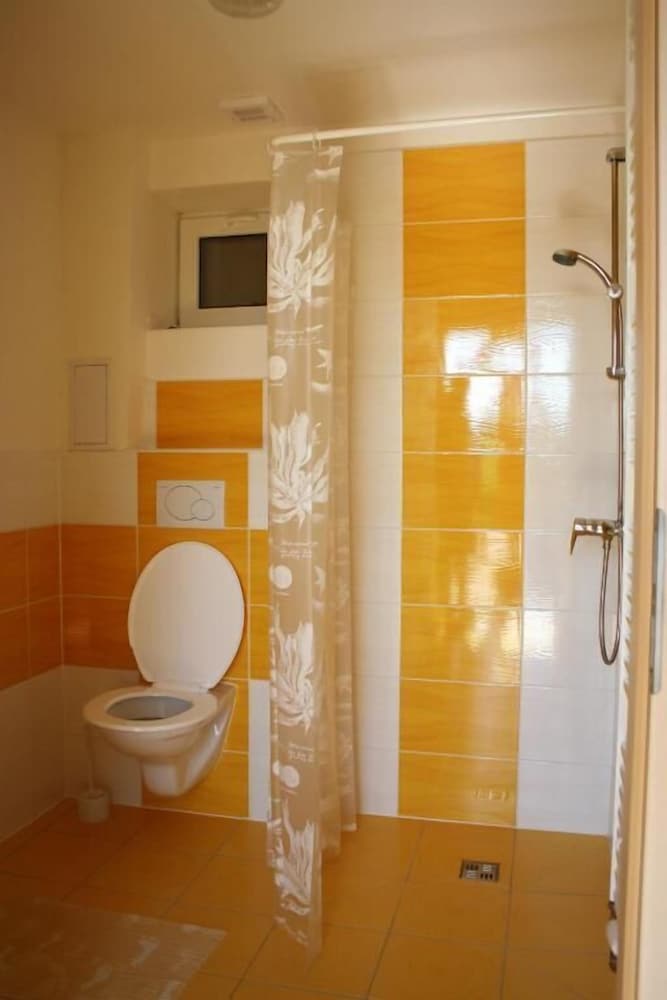Apartment, Multiple Beds, Garden View, Ground Floor photo 2