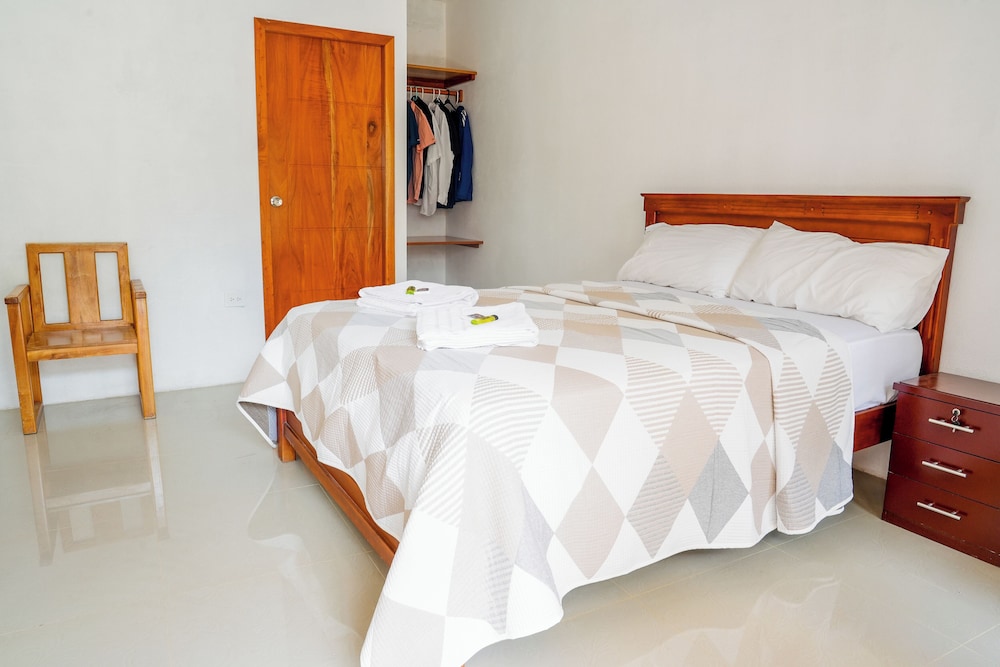 Double Room, 1 Queen Bed, Private Bathroom photo 1