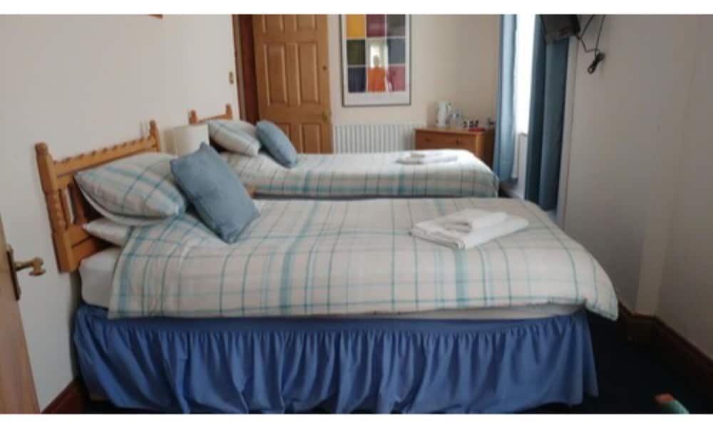 Deluxe Twin Room, Ensuite photo 2