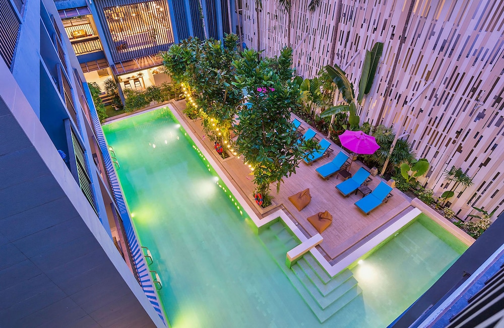 Deluxe Room, Pool View photo 1