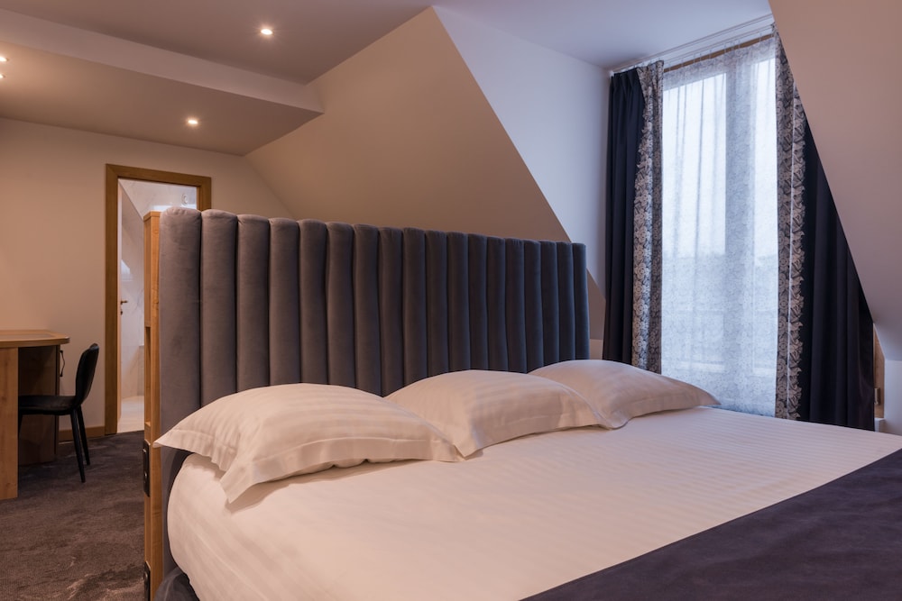 Deluxe room for 2 (Extra Bed with Extra Fee) photo 1