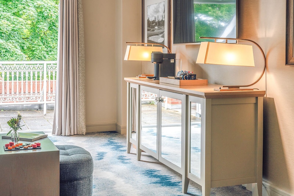 Signature Suite - Photo 4