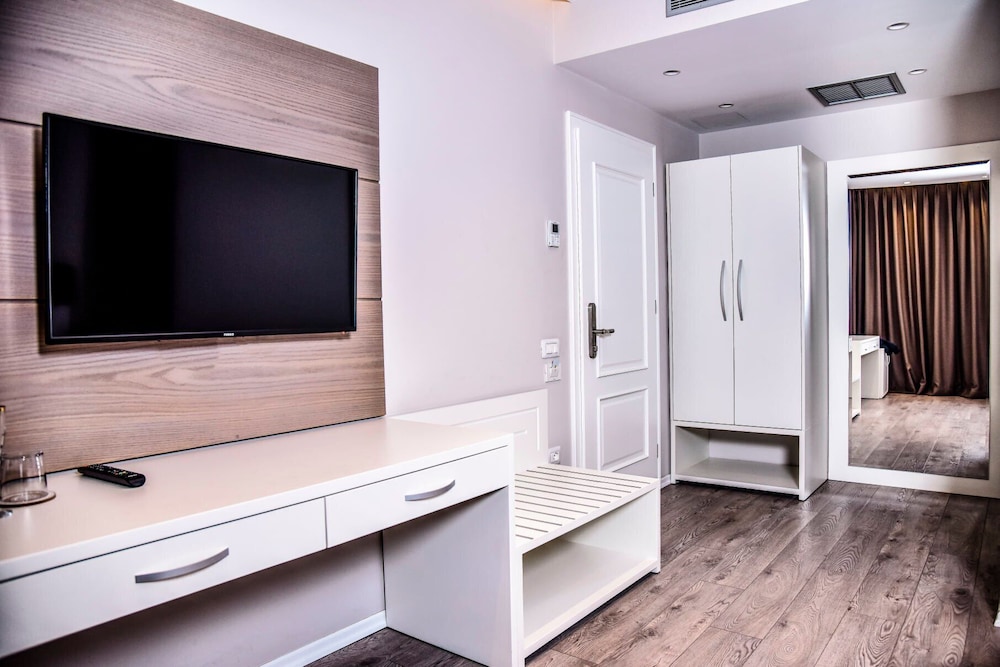 Superior Double Or Twin Room, 1 Bedroom, Balcony, City View photo 3
