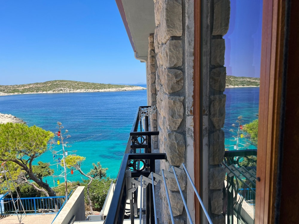 Elite Double Room, 1 Queen Bed, Non Smoking, Partial Sea View photo 3
