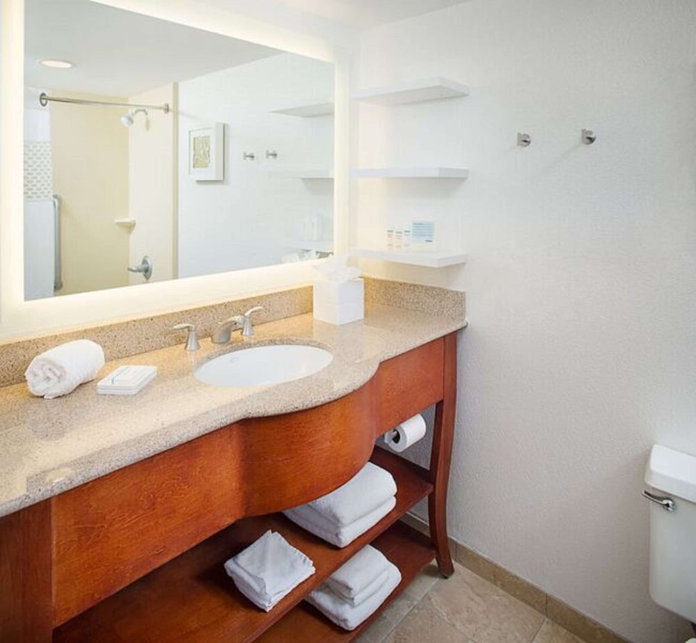 Room, 1 King Bed, Accessible, Bathtub (Mobility) - Photo 9