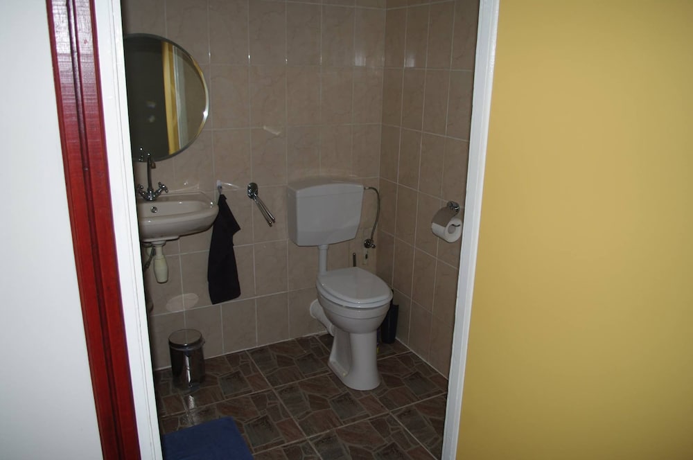 Grand Studio, 2 Twin Beds, Garden View photo 3