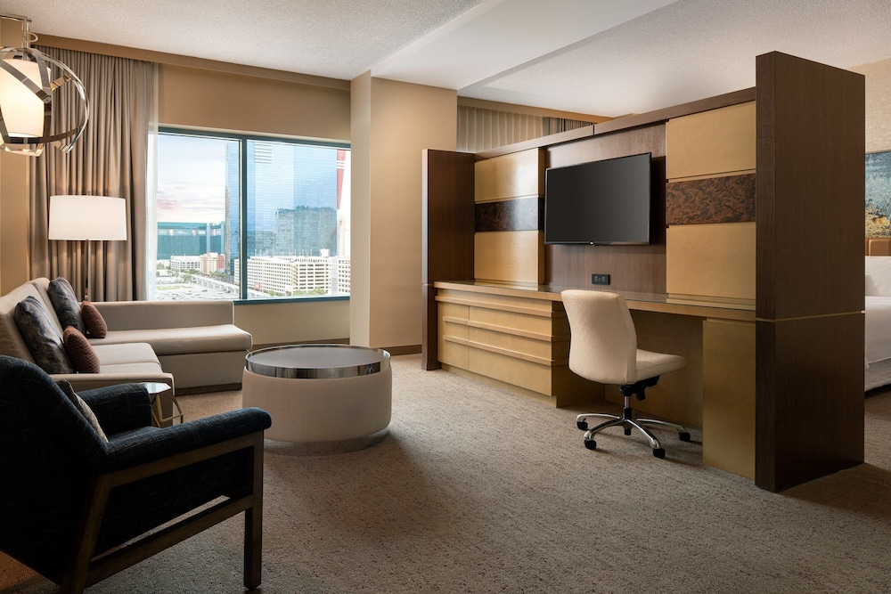 Executive Suite, 1 Bedroom (View) - Photo 1