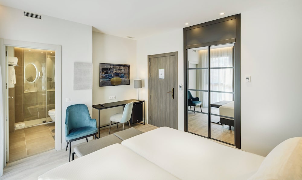 Classic Twin Room - Photo 3