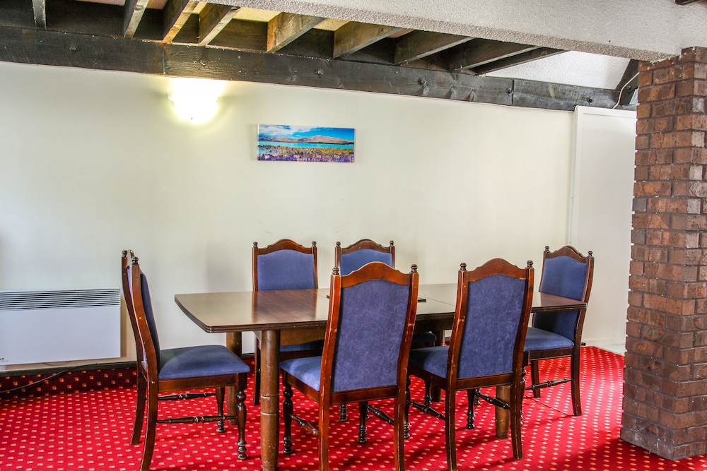 Lodge (4 Queen & 4 Single Beds) photo 3