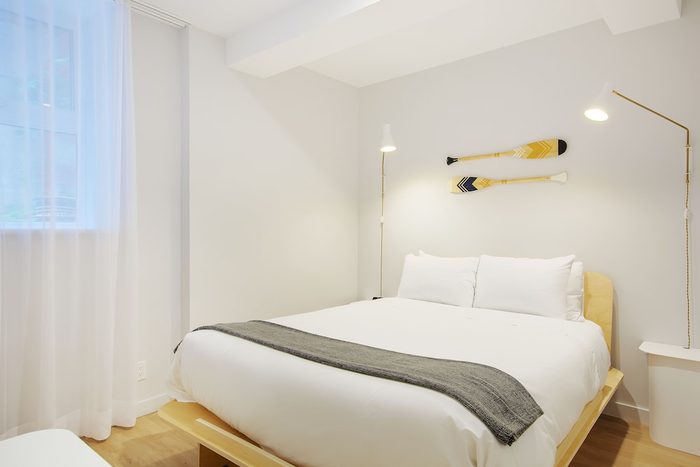 Loft, 1 Queen Bed, Half-Basement (LC101)