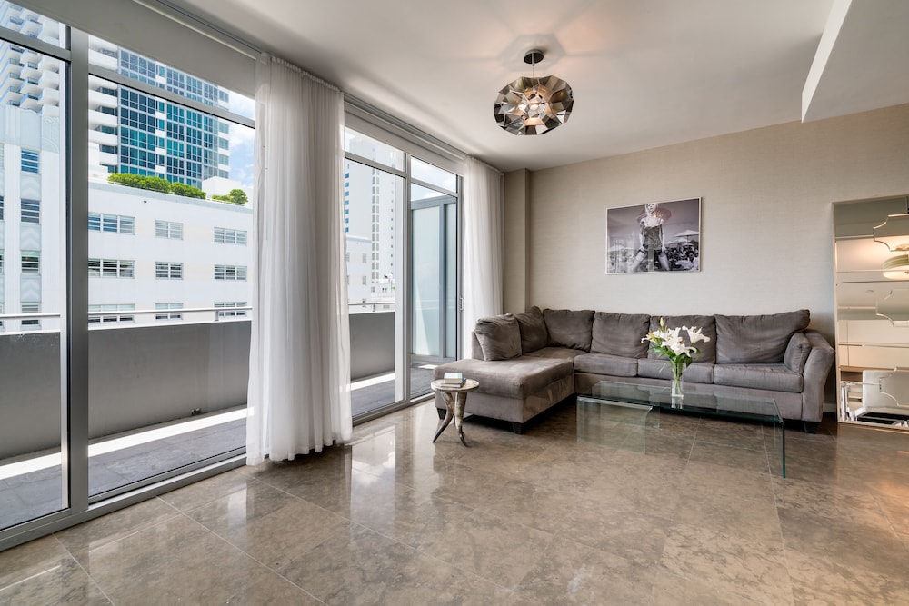 One Bedroom Penthouse with Rooftop Terrace - Photo 5