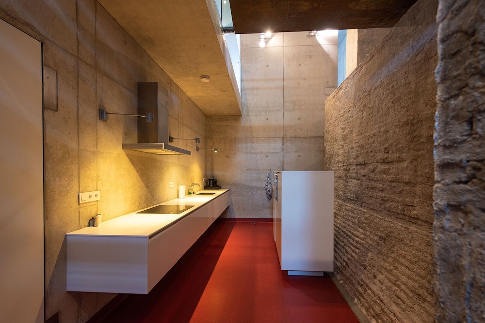 Executive Suite - Photo 5