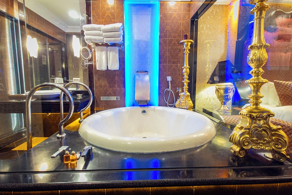 New Millennium Standard Suite - Photo 4