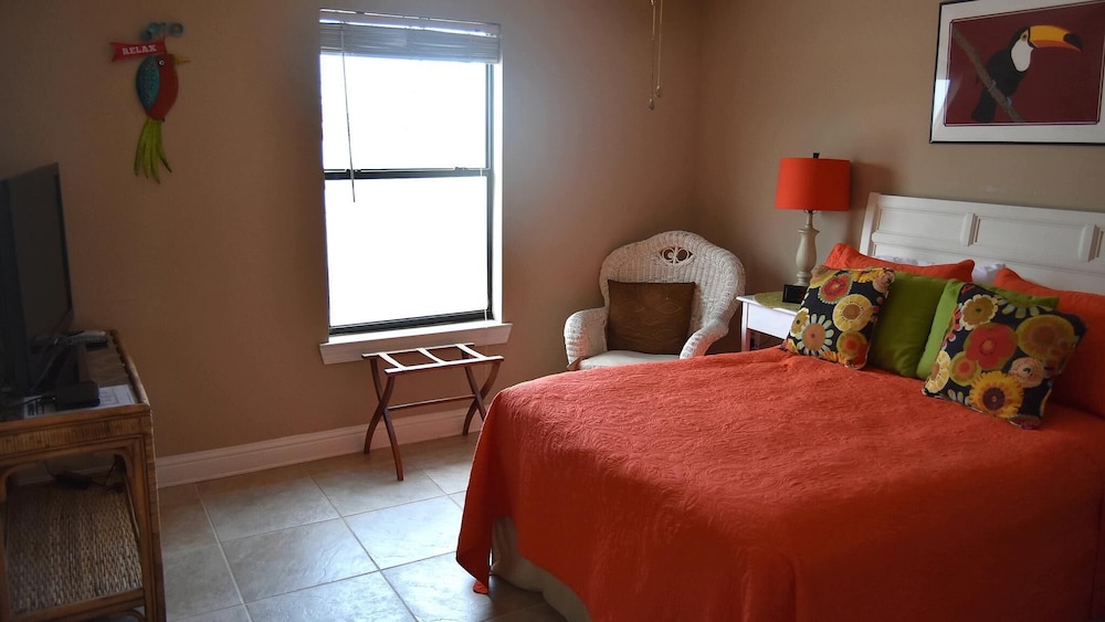 House, Multiple Beds (Knee Deep - 105 Shell Ct) photo 1