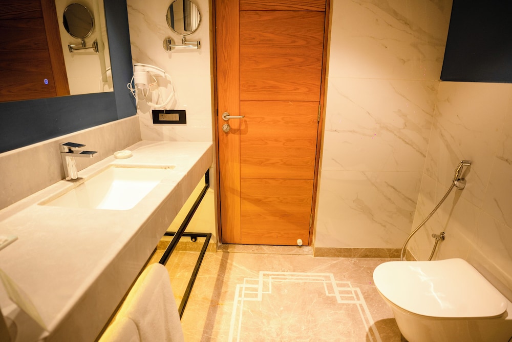 Executive Room, Non Smoking, Garden View - Photo 6