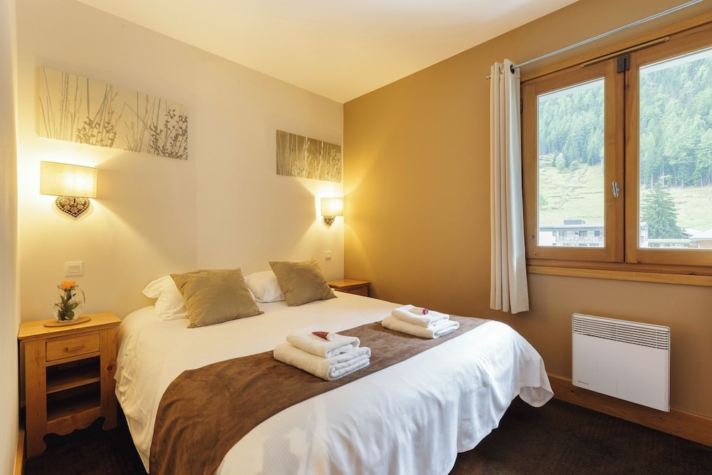 Family Apartment, Multiple Bedrooms (Vallorcine Buet 33 ski in / ski out)