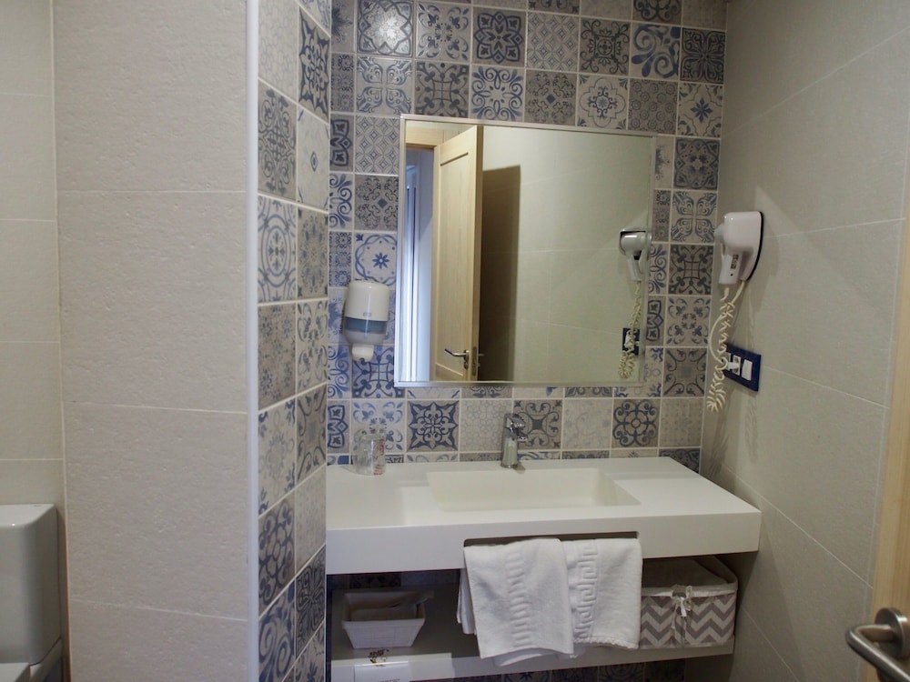 Double Room, Private Bathroom photo 3