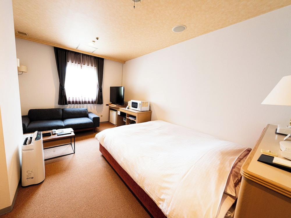 Deluxe Double Room, Smoking - Photo 7