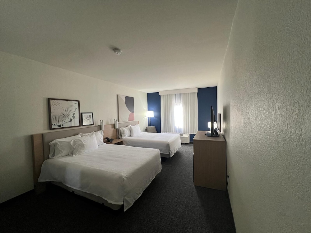 Room, 2 Queen Beds - Photo 5