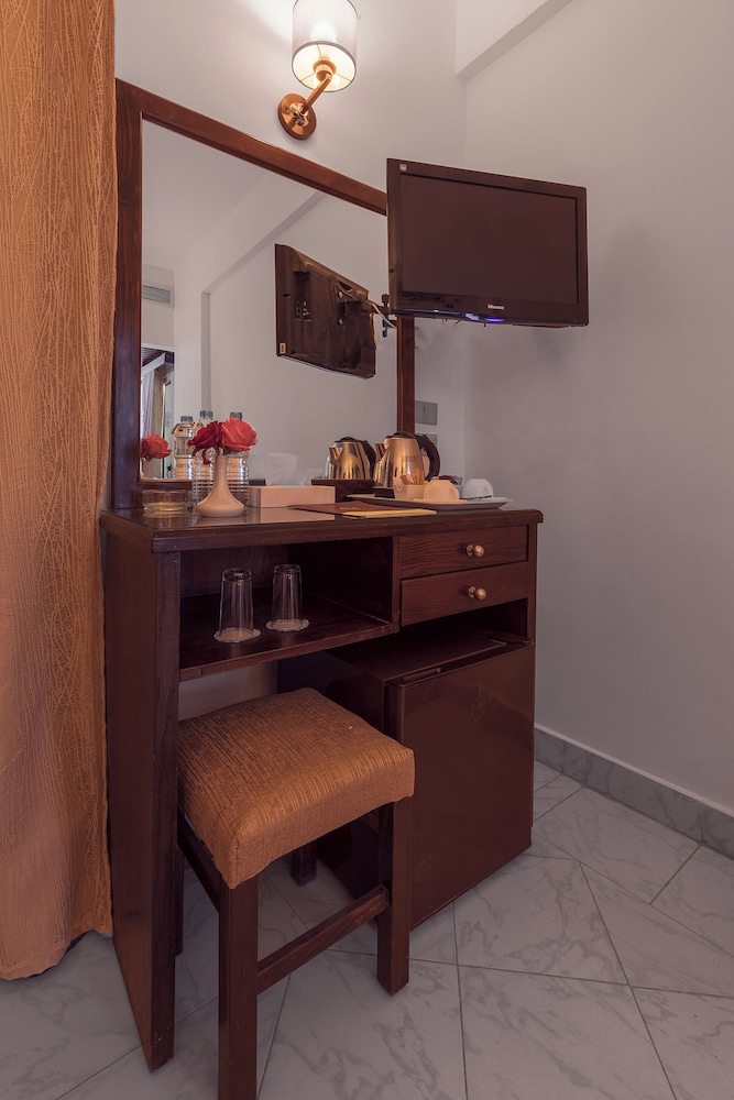 Family Room - Photo 5