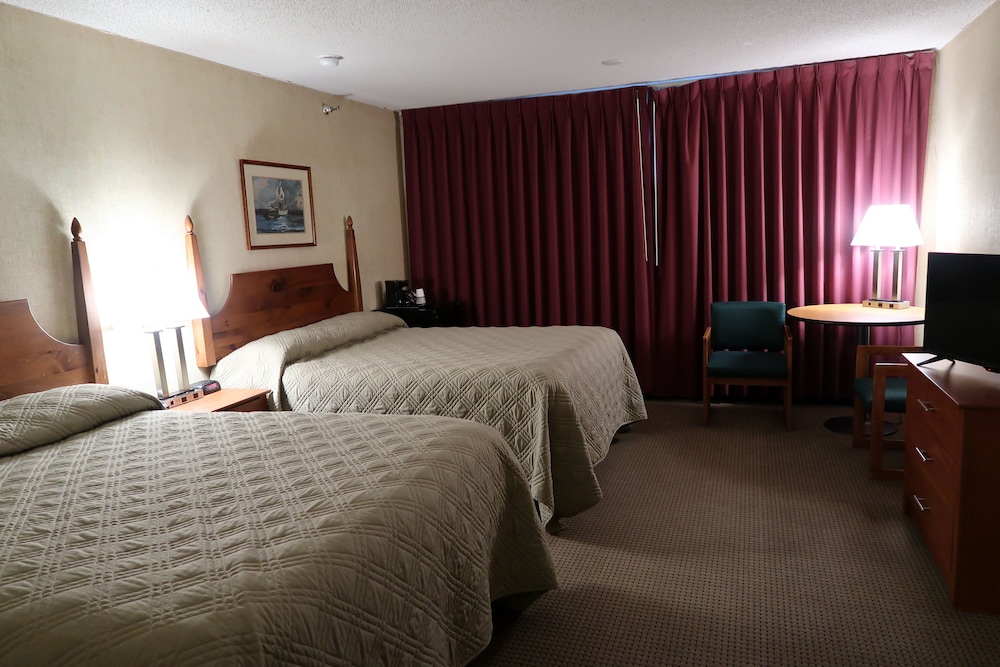 Deluxe Room, 2 Queen Beds. Pet Availability Limited. Please inform of pets at time of booking. - Photo 9