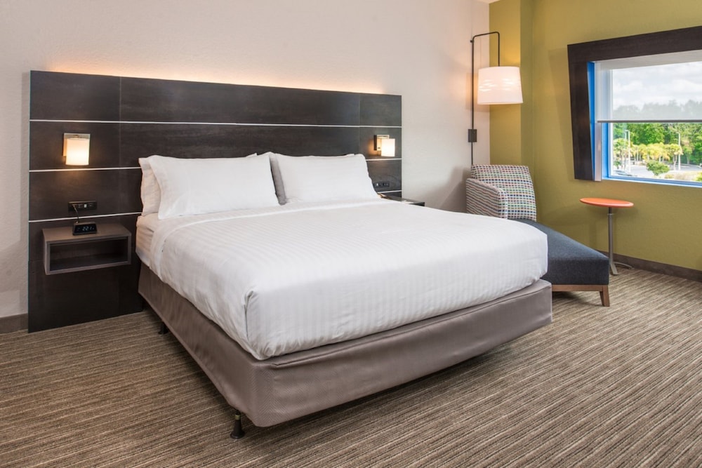 Suite, 1 King Bed photo 2