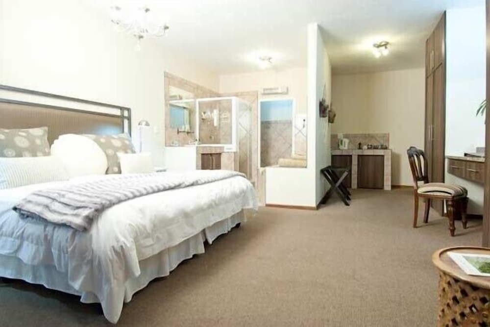 Honeymoon Room (Lagoon View 2nd Floor ) photo 1