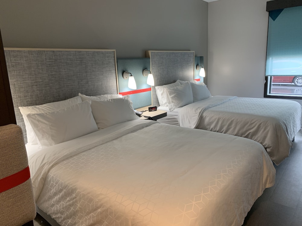 Standard Room, 2 Queen Beds, Accessible Bathtub (Communications) - Photo 6