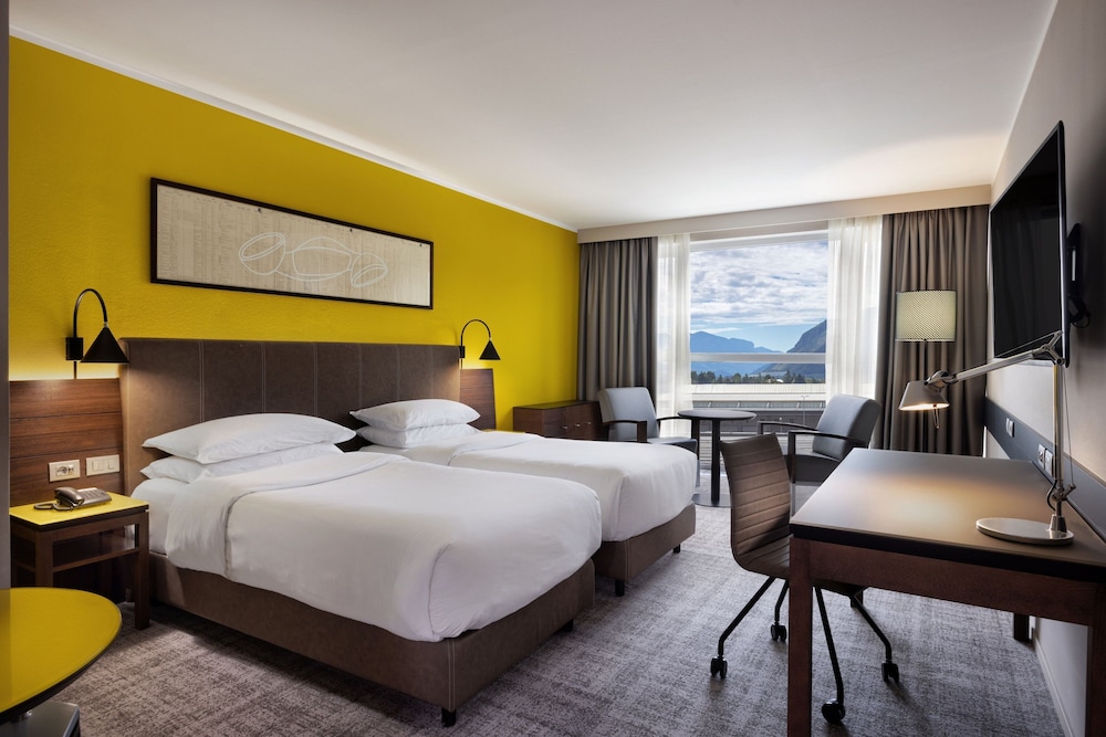 Deluxe Room, 2 Twin Beds photo 1