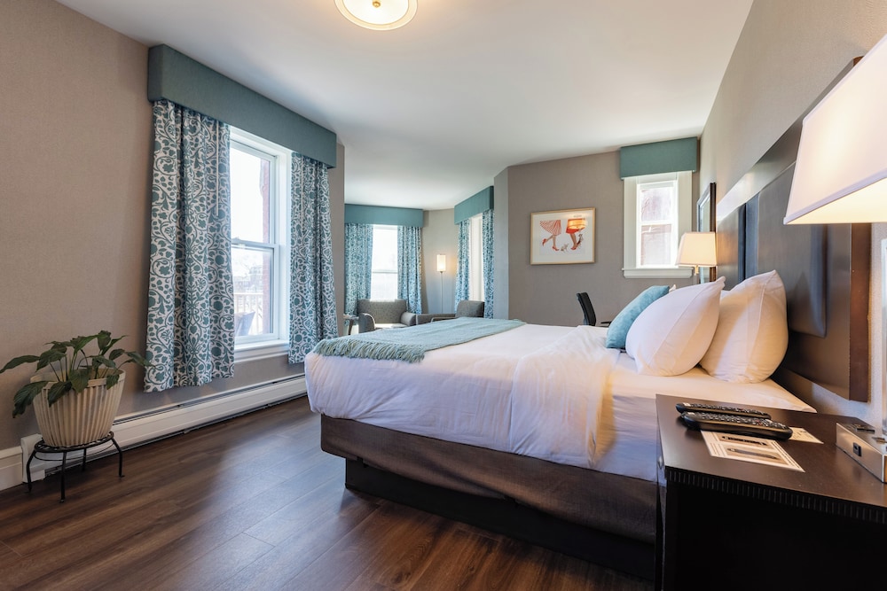 Traditional Suite, 1 King Bed - Photo 1