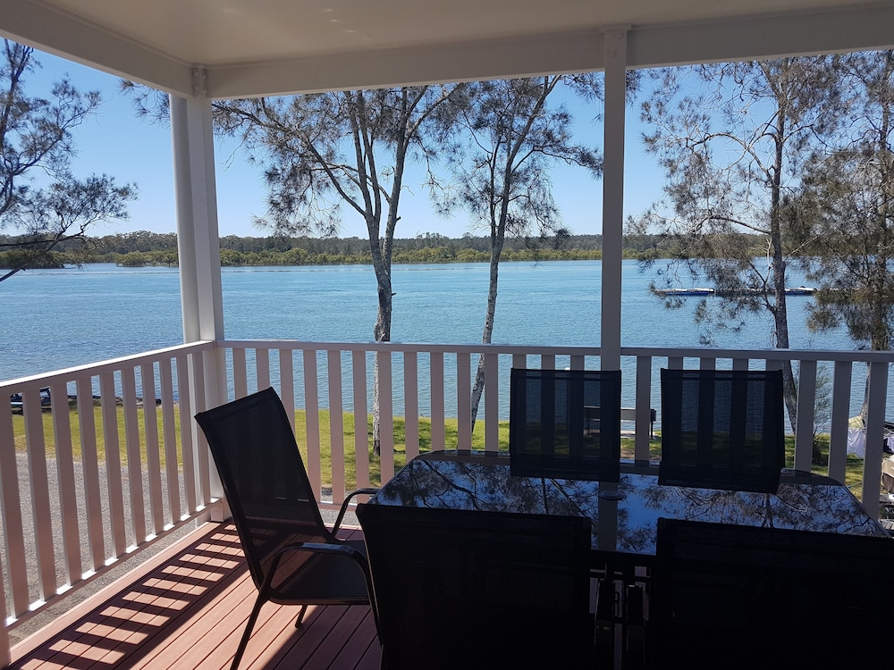 Deluxe Two Bedroom Riverfront Cabin photo 1