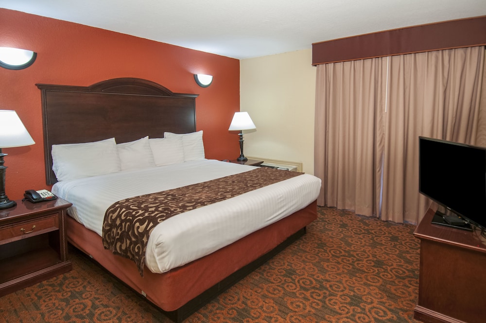 Executive King Suite/Separate Living Room & Full Size Bed photo 1