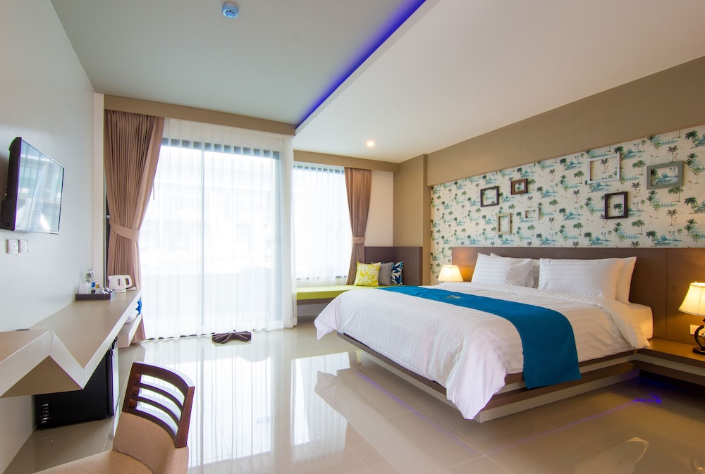 Deluxe Double Room, Pool Access photo 1