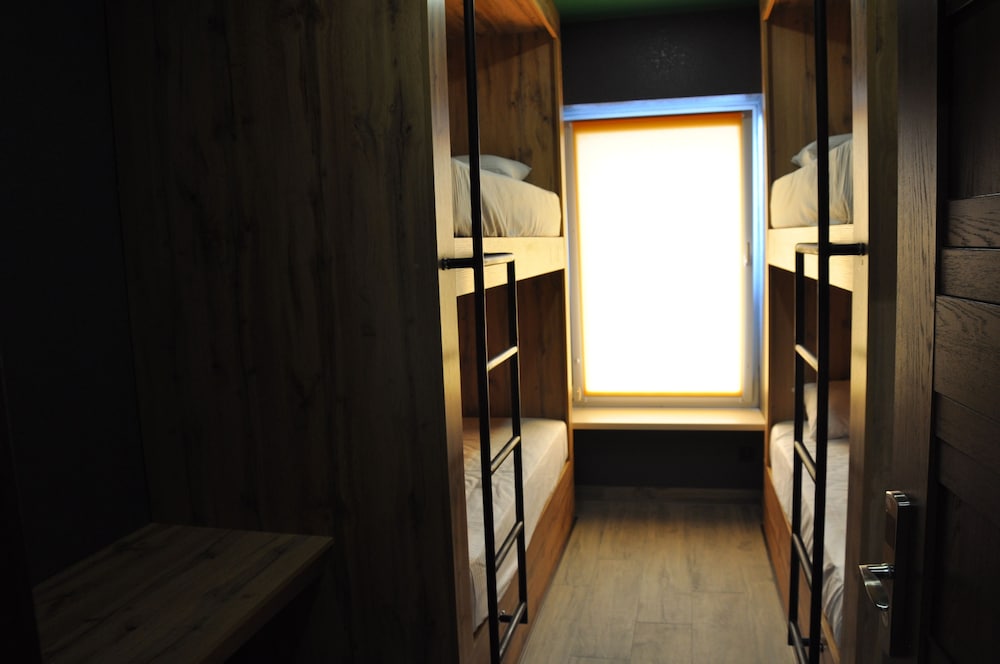 Standard Shared Dormitory, Men only (4 beds) photo 3