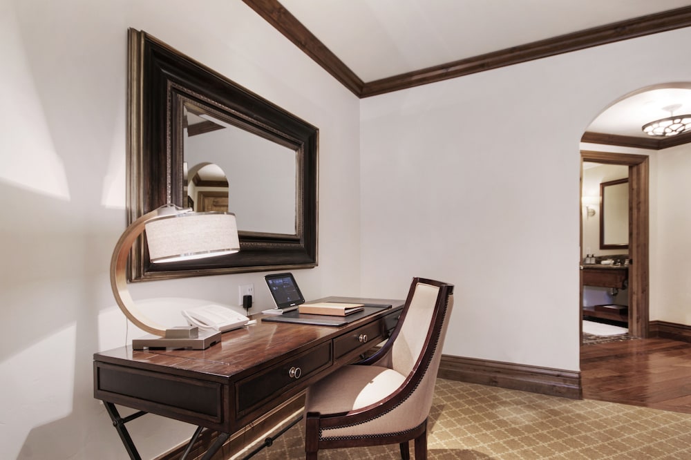 Suite, 1 King Bed (Arrabelle) - Photo 13