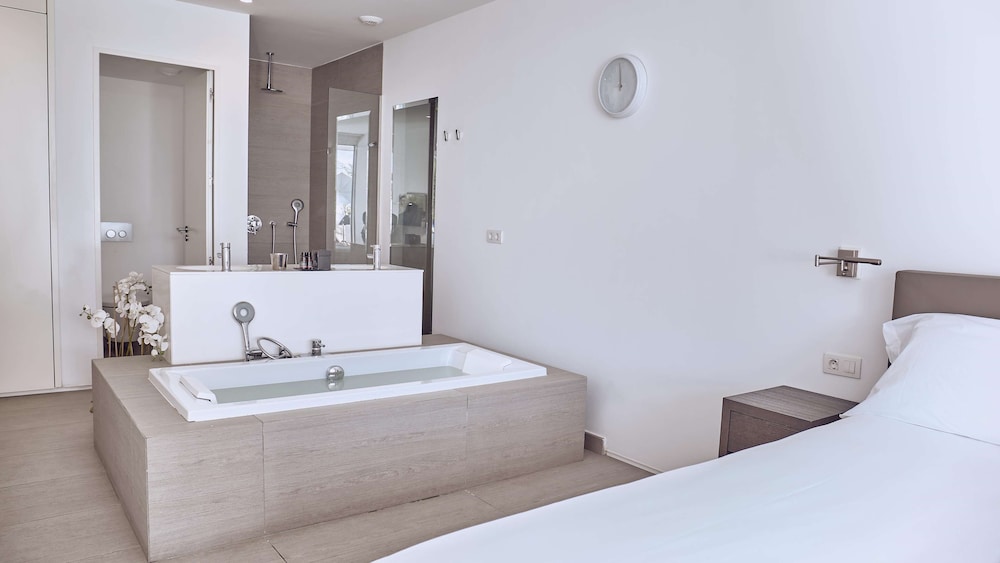 Suite, 3 Bedrooms, Private Pool, Sea View (Infinity Mar, Jacuzzi)