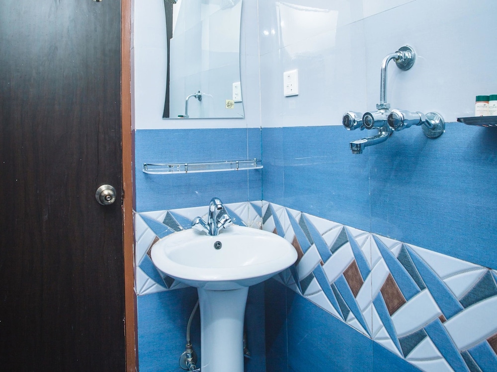 Deluxe Double or Twin Room - Photo 8