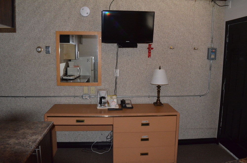 Economy Room, 1 Queen Bed, Non Smoking, Kitchen