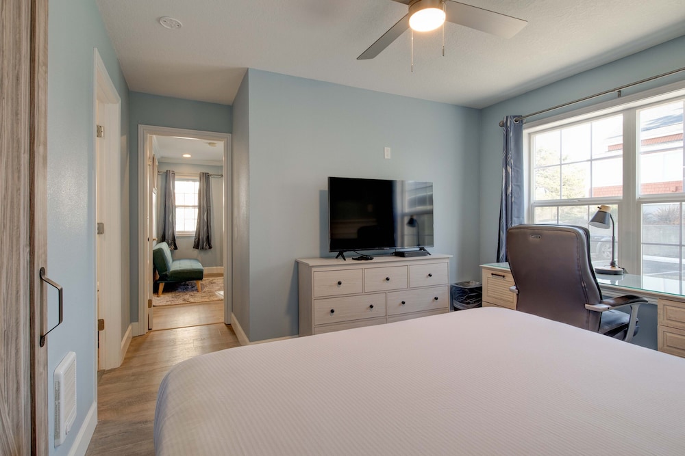 One bedroom Queen Suite with Spa - Non View - Photo 5