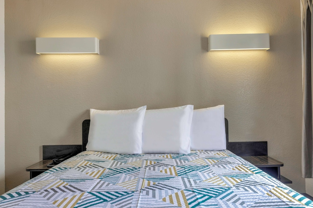 Standard Suite, 1 Queen Bed, Accessible, Non Smoking photo 1